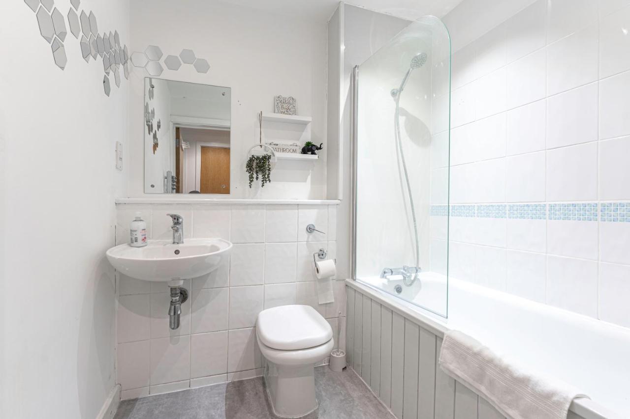 Jkg Property Solutions Presents Cosy City Apartment Coventry Bagian luar foto
