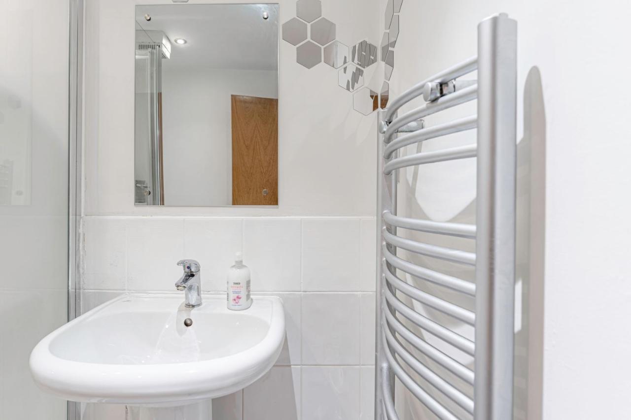 Jkg Property Solutions Presents Cosy City Apartment Coventry Bagian luar foto