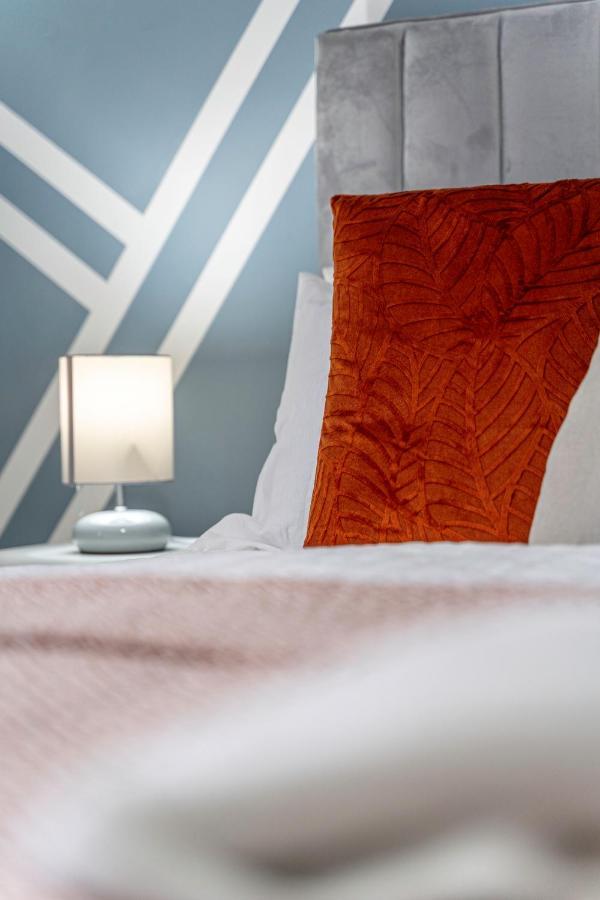 Jkg Property Solutions Presents Cosy City Apartment Coventry Bagian luar foto